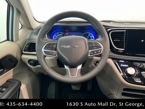 Used 2024 Chrysler Pacifica Limited FWD image 12