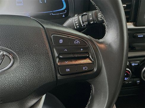 Used 2024 Hyundai Venue SEL image 25