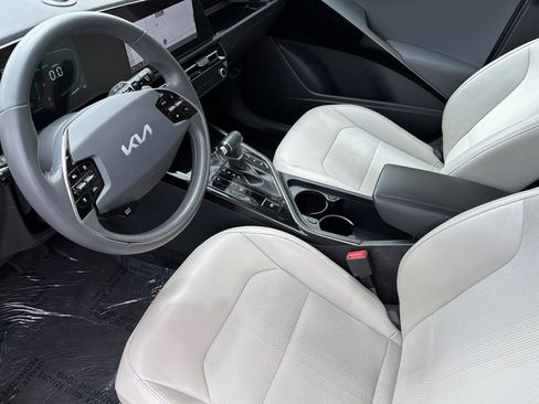 Used 2023 Kia Niro EX FWD image 9