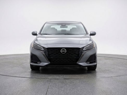 Used 2025 Nissan Altima 2.5 SV image 2