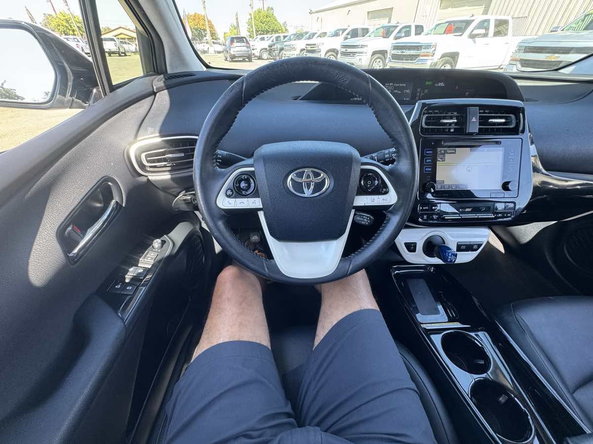 Used 2017 Toyota Prius Four w/ Advanced Technology Package FWD image 34