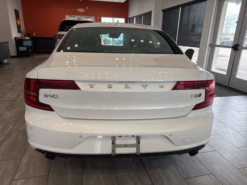 Used 2018 Volvo S90 T5 Momentum w/ Convenience Package image 7