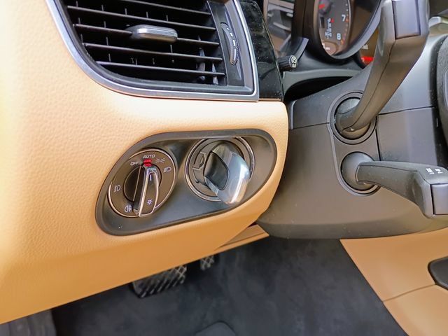 Used 2018 Porsche Macan AWD/4WD image 28