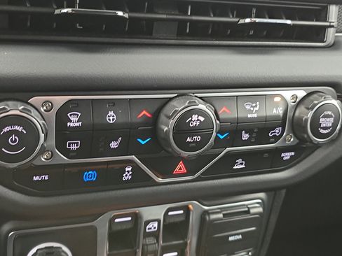 Used 2024 Jeep Wrangler Unlimited Rubicon 4xe w/ Technology Group image 23