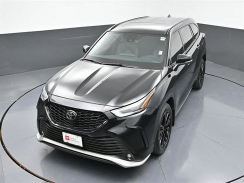 Certified 2024 Toyota Highlander XSE FWD image 39