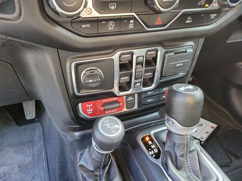 Used 2024 Jeep Wrangler Unlimited Sport AWD/4WD image 19