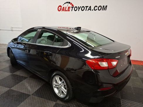 Used 2017 Chevrolet Cruze LT image 10