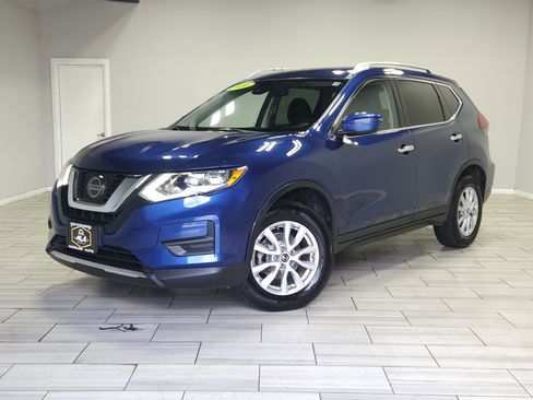 Used 2020 Nissan Rogue SV image 1