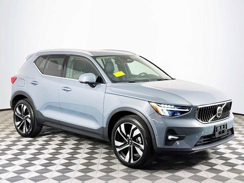 Used 2023 Volvo XC40 B4 Plus w/ Driver Assist Package image 3