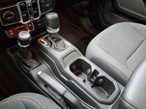 Used 2025 Jeep Gladiator Sport AWD/4WD image 24
