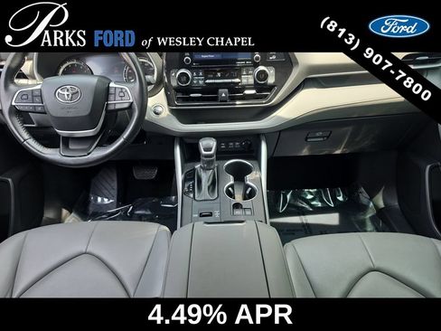 Used 2022 Toyota Highlander XLE FWD image 12