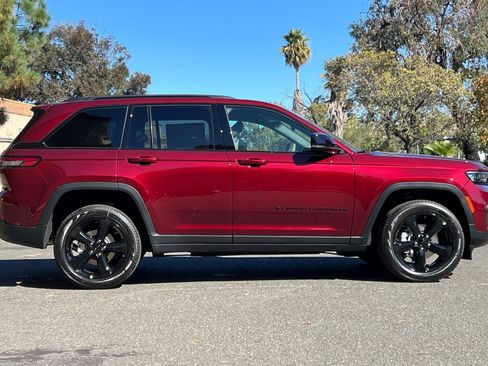 New 2025 Jeep Grand Cherokee Limited w/ Black Appearance Package AWD/4WD image 2