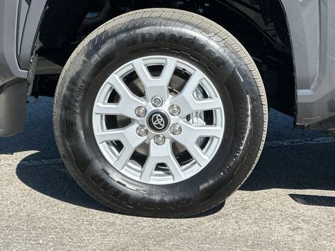 Used 2025 Toyota Tacoma SR5 AWD/4WD image 23