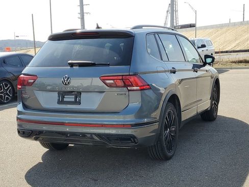 Used 2022 Volkswagen Tiguan SE R-Line AWD/4WD image 3