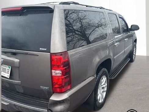 Used 2011 Chevrolet Suburban LTZ image 6