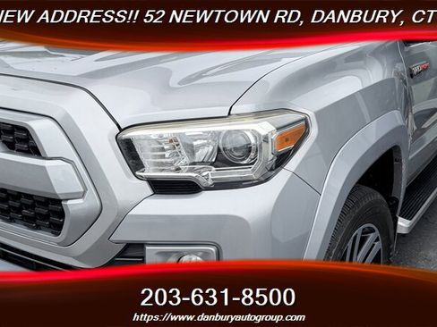 Used 2017 Toyota Tacoma TRD Sport w/ Tow Package (A/T) AWD/4WD image 9