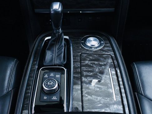 Used 2021 Nissan Armada Platinum image 26