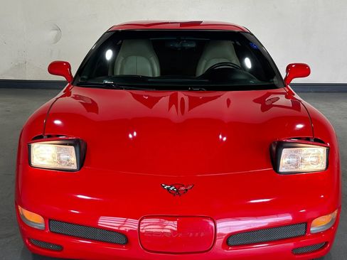 Used 1999 Chevrolet Corvette Coupe w/ Performance Handling Pkg RWD image 3