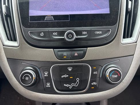 Used 2021 Chevrolet Malibu LS FWD image 21
