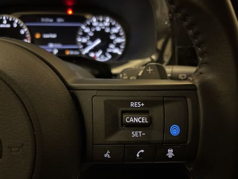 Used 2025 Nissan Pathfinder SV image 15