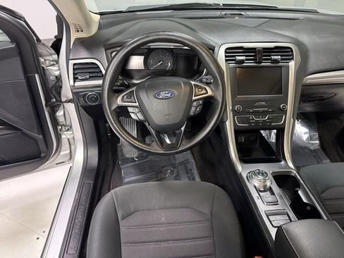 Used 2019 Ford Fusion SE image 14