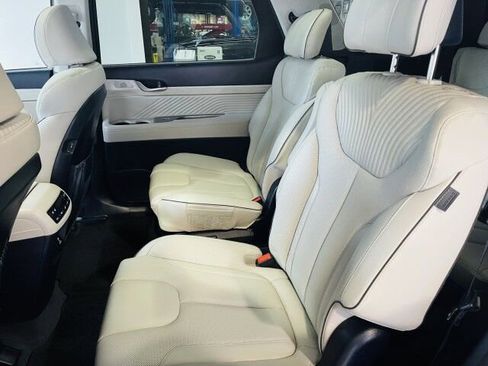 Used 2025 Hyundai Palisade Calligraphy image 16