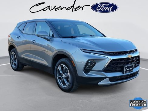 Used 2025 Chevrolet Blazer LT image 3