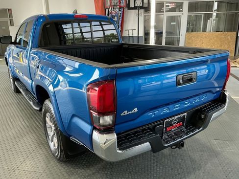 Used 2018 Toyota Tacoma SR5 w/ SR5 Appearance Package (SM) AWD/4WD image 23