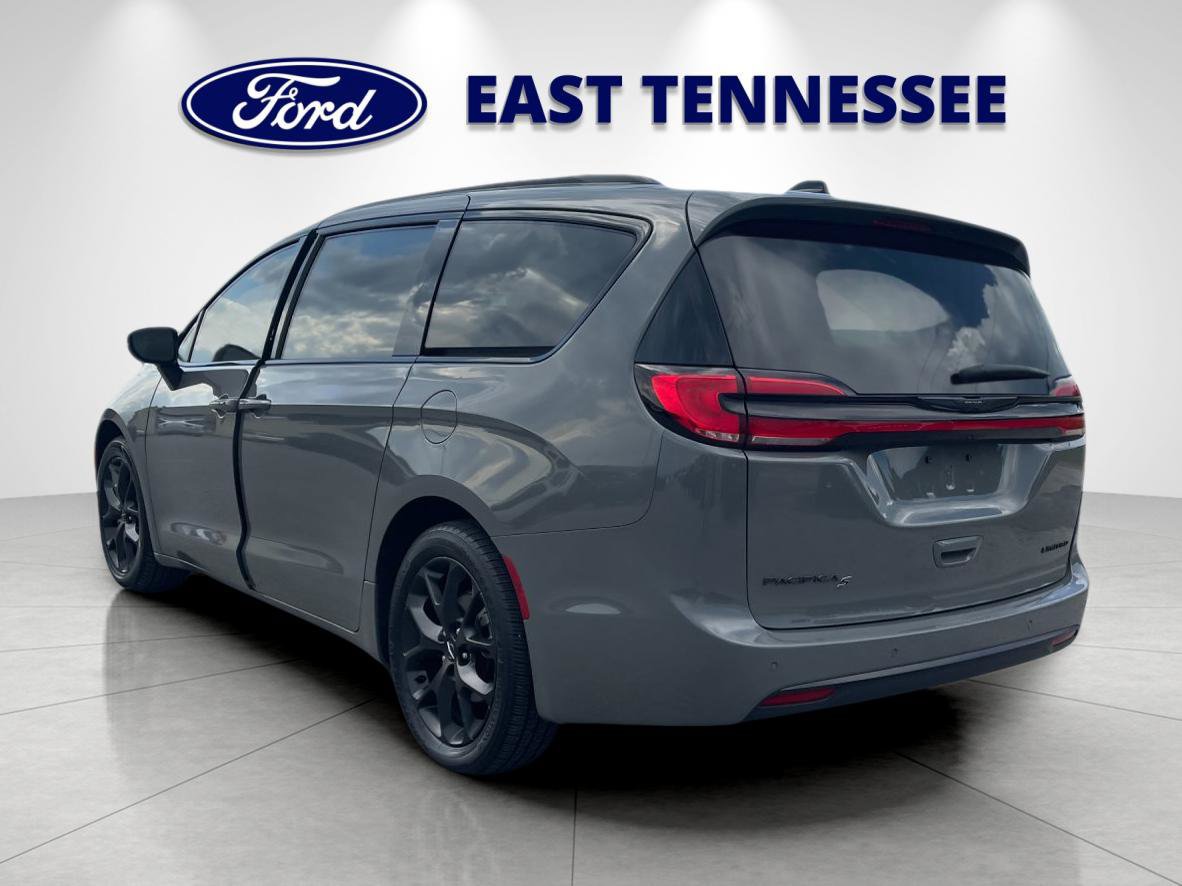 Used 2025 Chrysler Pacifica Limited FWD image 5