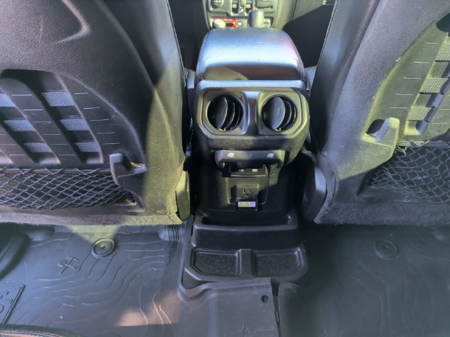 Used 2018 Jeep Wrangler Unlimited Rubicon w/ Dual Top Group AWD/4WD image 28