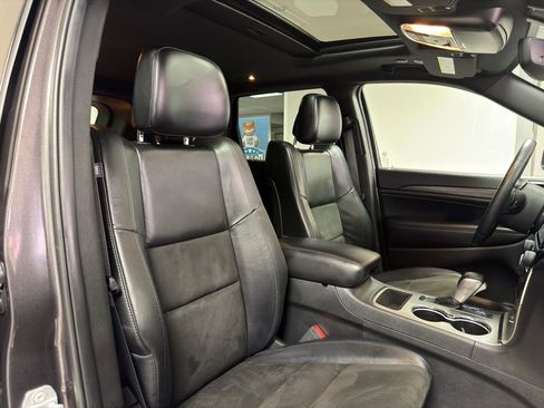 Used 2019 Jeep Grand Cherokee Altitude image 12