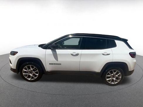 Used 2025 Jeep Compass Limited AWD/4WD image 9