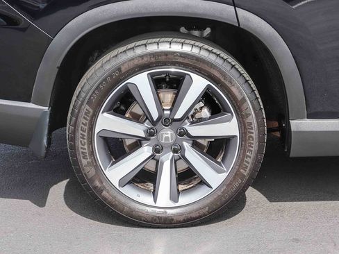 Used 2025 Honda Pilot Touring image 9