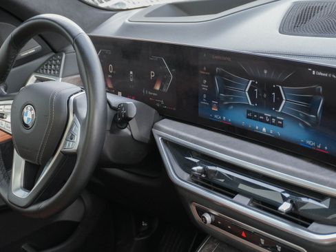 Certified 2025 BMW X7 xDrive40i image 11