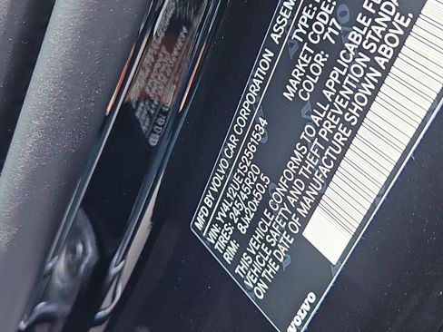 New 2025 Volvo XC40 B5 Plus w/ Protection Package Premier image 5