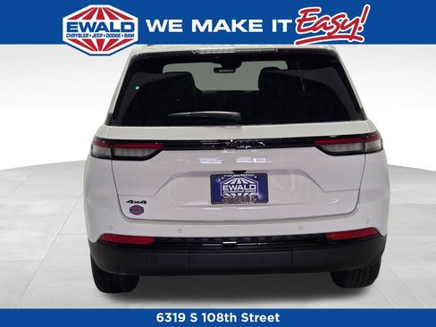 New 2025 Jeep Grand Cherokee Altitude image 20