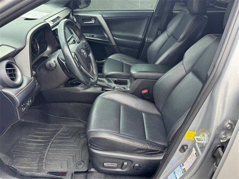 Used 2016 Toyota RAV4 SE image 9