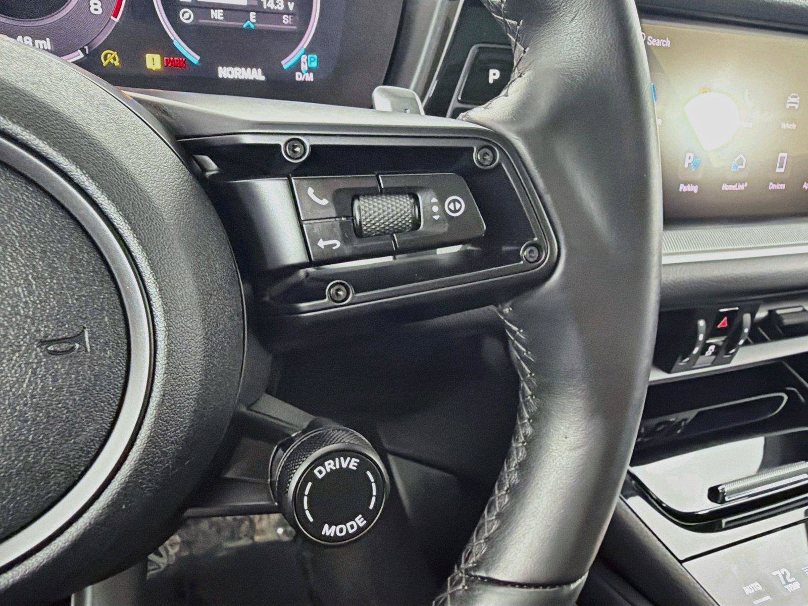 Certified 2024 Porsche Cayenne AWD/4WD image 15