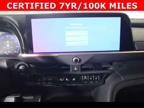 Used 2025 Toyota Crown AWD/4WD image 25