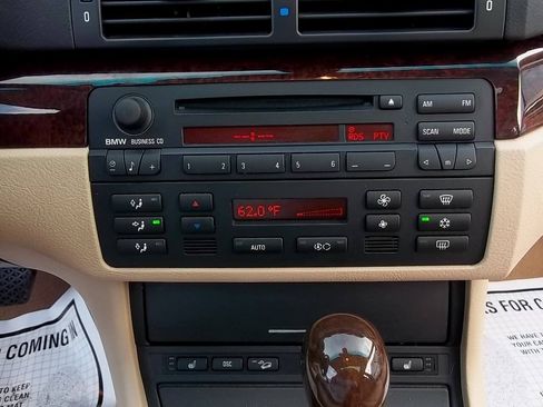 Used 2005 BMW 325xi Sedan AWD/4WD image 24