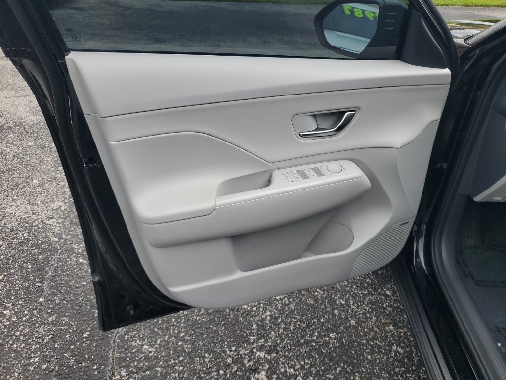 Used 2024 Hyundai Kona Limited FWD image 9
