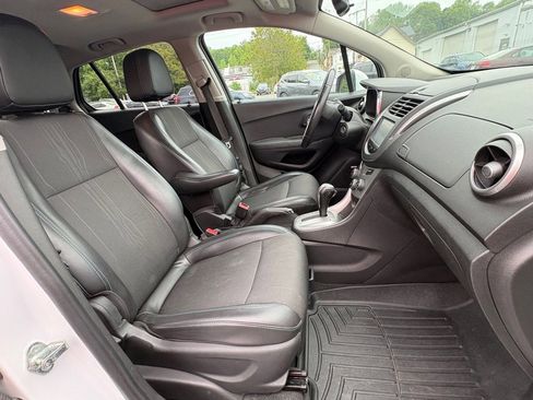 Used 2015 Chevrolet Trax LT w/ LT Sun and Sound Package AWD/4WD image 17