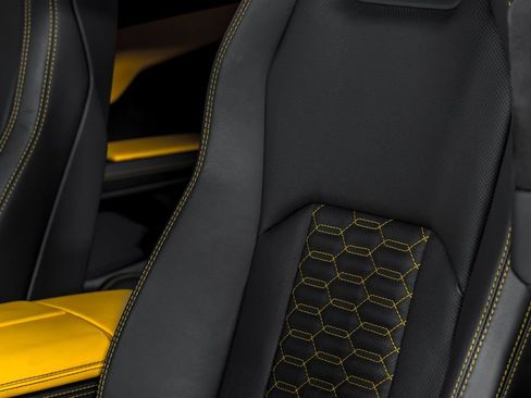 Used 2022 Lamborghini Urus AWD/4WD image 20