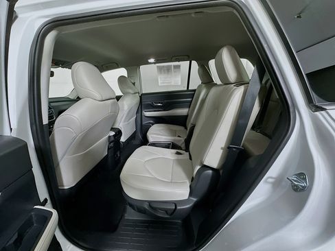 Used 2025 Toyota Grand Highlander FWD image 26