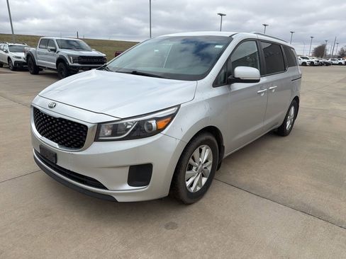 Used 2016 Kia Sedona LX w/ LX Convenience Package image 7