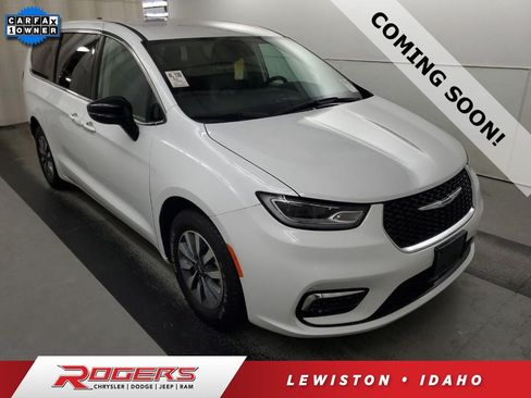 Used 2024 Chrysler Pacifica Limited FWD image 1