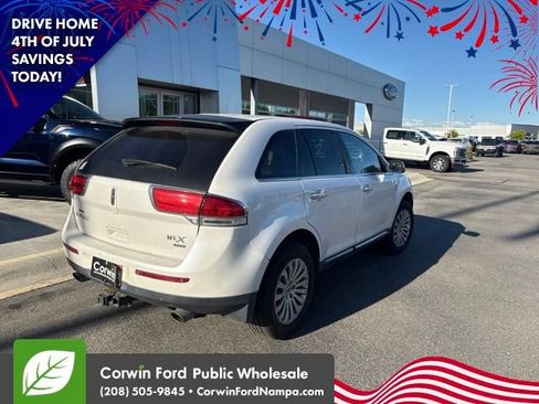 Used 2013 Lincoln MKX AWD image 3