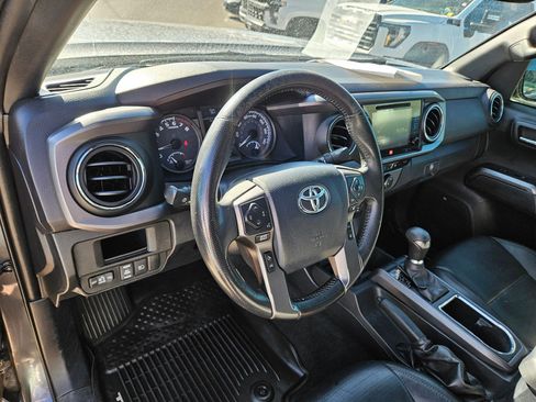Used 2019 Toyota Tacoma TRD Off-Road w/ TRD Premium Off Road Package AWD/4WD image 14