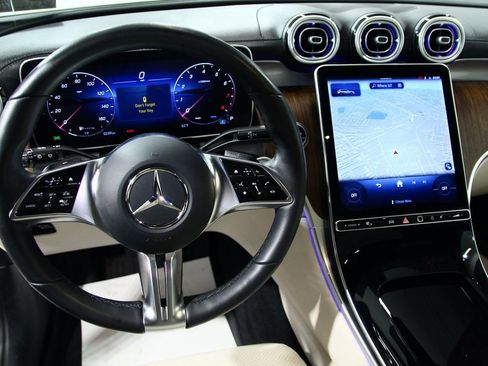 Used 2025 Mercedes-Benz GLC 300 4MATIC image 6