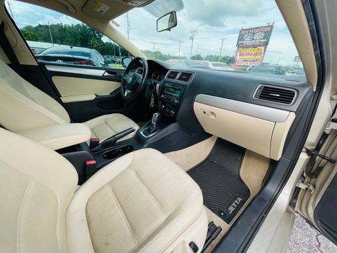 Used 2013 Volkswagen Jetta SE FWD image 24